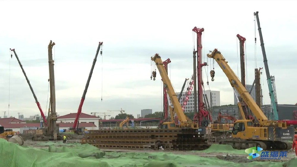 地下污水处理厂地面施工场景